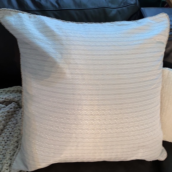 Waterford Linen Belissa Euro Sham, Grey & White, 26”x 26”, 100% Polyester NEW - Picture 5 of 8